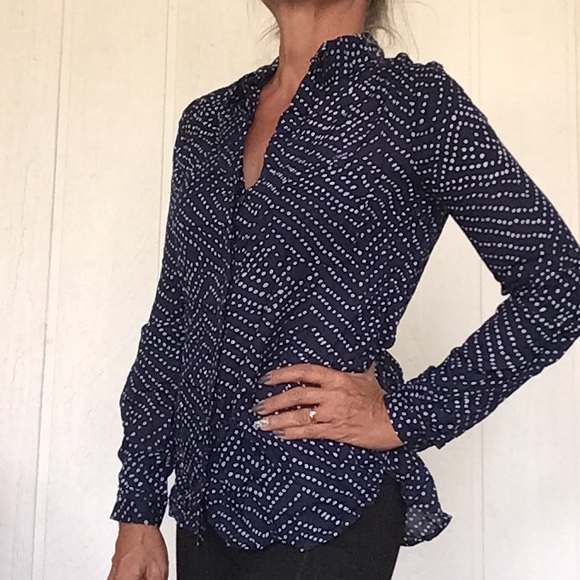 DIANE VON FURSTENBERG PRINTED SILK BUTTON DOWN SHIRT SIZE 2 - Picture 4 of 16